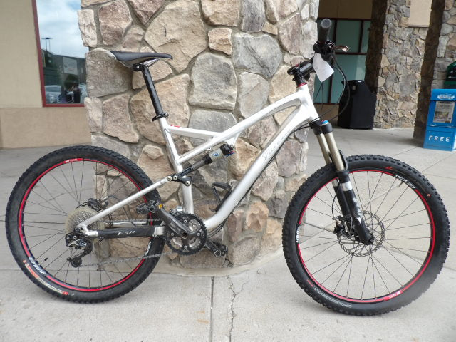 2010 Specialized StumpJumper Elite Size 19" Mountain Bike - Silver