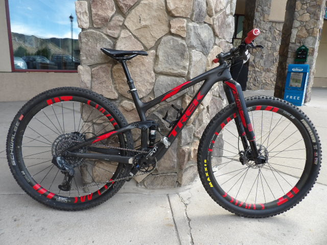 Trek Top Fue 9.9 SL Size Medium Mountain Bike - Black / Red