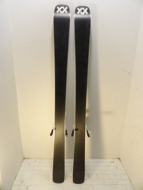 2018 Womens Volkl Yumi w/ Tyrolia SP13 Size 147cm Downhill Skis - Black
