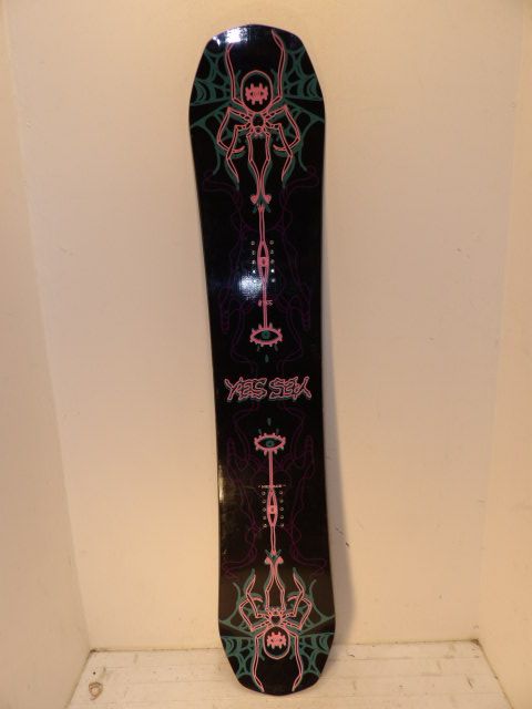Women's Yes Menace Size 149cm Snowboard - Black
