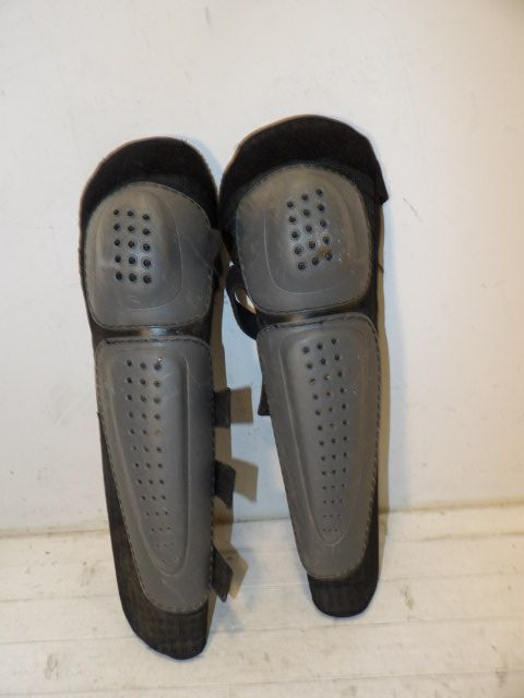 Six Six One Knee Pads - Black / Grey