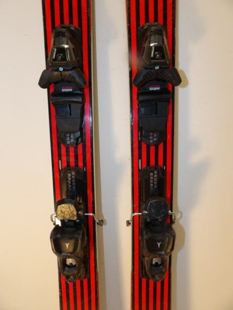 Mens black crows camox  w/ M 10 Size 174cm Downhill Skis - Red / Black