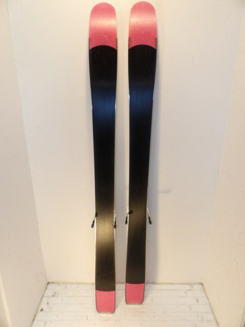 Womens Rossignol Saffron 7 Size 162 Downhill Skis