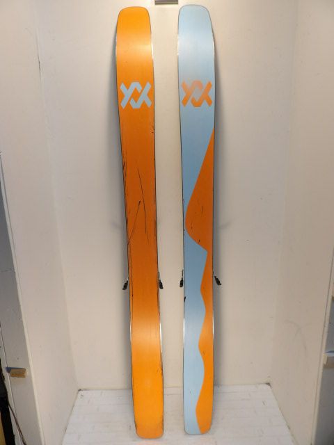 Mens Volkl Revolt 121 w/ Griffon Size 184cm Downhill Skis - Blue / White