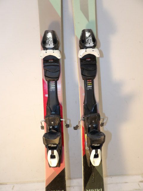 2018 Womens Volkl Yumi w/ Tyrolia SP13 Size 147cm Downhill Skis - Black