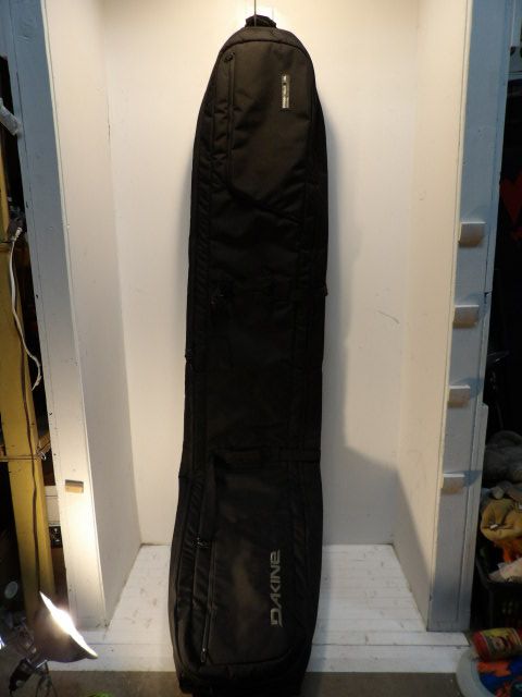 DaKine Boundary Roller Bag - Black