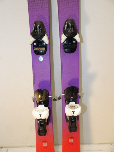 Yutes Atomic Vantage Atomic L7  Size 140cm Kids Skis - Purple