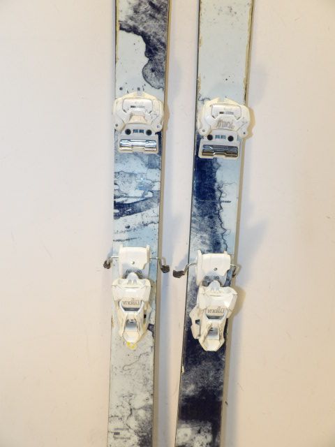 Mens Volkl Revolt w/ 95 Attack 12 Size 173cm Downhill Skis - Blue