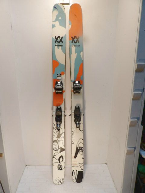 Mens Volkl Revolt 121 w/ Griffon Size 184cm Downhill Skis - Blue / White