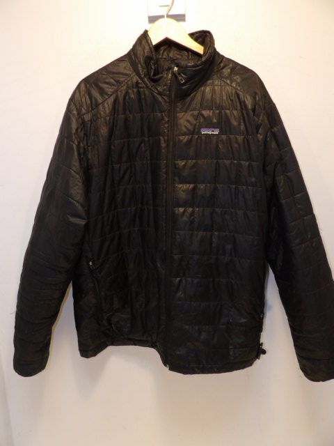 Men's Patagonia Size XXL Black Puffy Jacket - (Tear on Front)