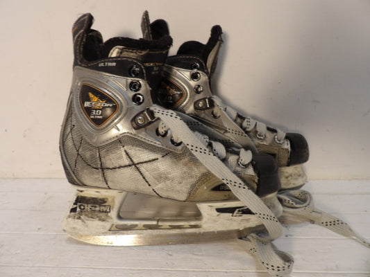 Skates - Youth - CCM - Size 3