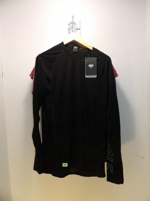 Mons Royale Temple Tech Black Long Sleeve Shirt - Size L
