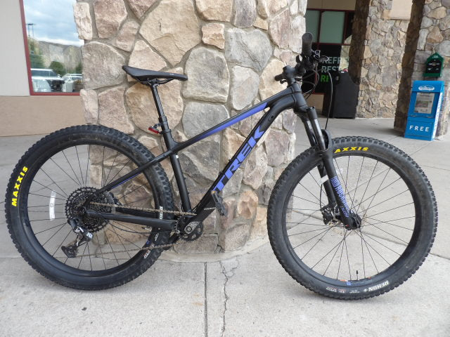 2019 Trek Roscoe 8 Mountain Bike - Size Medium