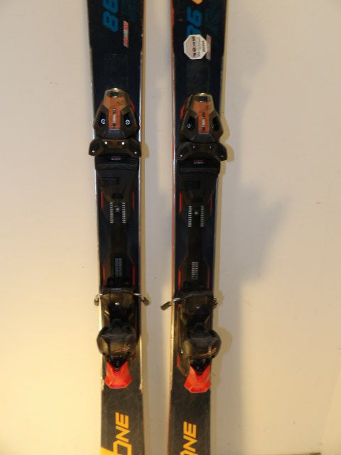 Mens Fischer RC One 86 GTSize 175cm Downhill Skis