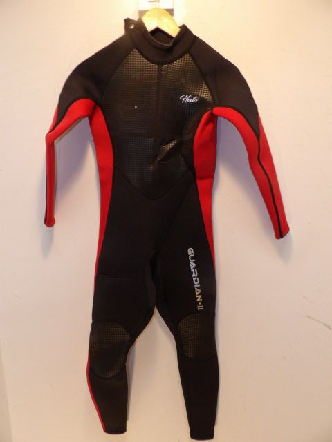 Hevto Wetsuit - Gaurdian II - Black / Red - Size XS