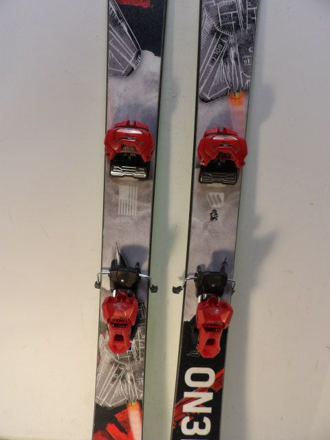 2024 Mens ON3P Jeffrey W/ Trolia Attack 14 182cm  Downhill Skis - Red