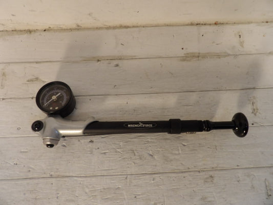 Wrench Force Shock Pump