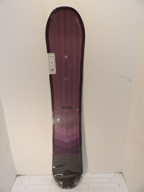 Women's Arbor Ethos Rocker  Size 144cm Snowboard - Purple