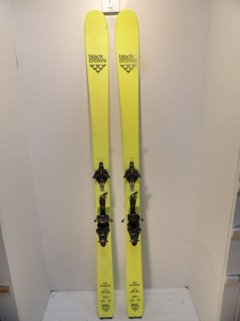 Mens black crows Orb Freebird Size 184cm AT Skis