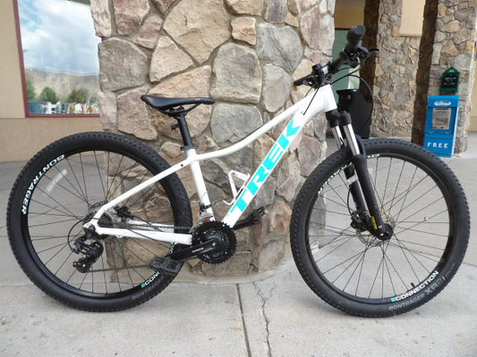 2021 Trek Marlin 5 Size 15.5 Mountain Bike - White