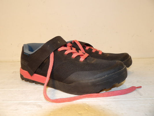 Shimano Shoes (clips) - Size 8 - 9 Womens