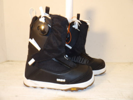 Women's 32 Hight Size 7.5 Boots - Black / White