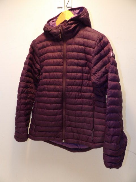 Women's Helly Hansen Puffy Jacket Size Medium Purple Puffy Jacket - Purple