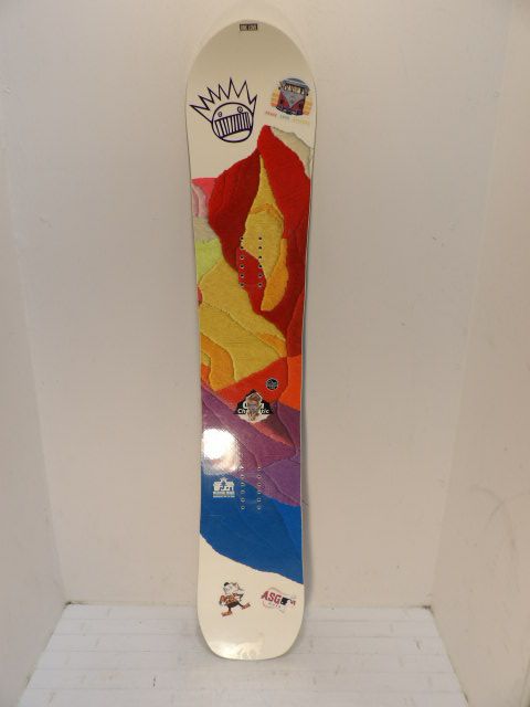 Women's Gnu Chromatic Size 146cm Snowboard - Mutli Color