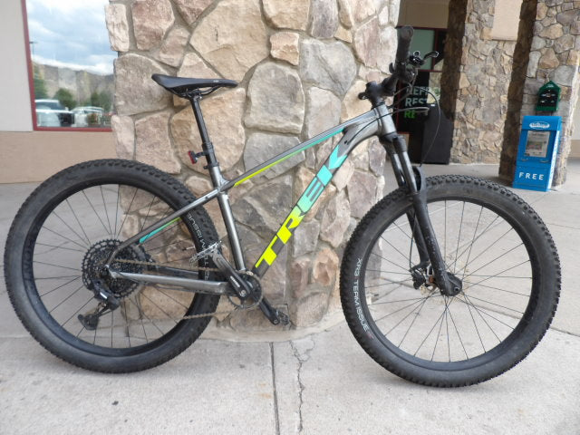 2020 Trek Roscoe 7 Mountain Bike - Size Medium