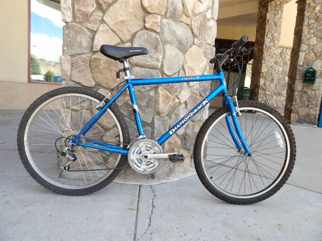 Diamondback Outlook Size Medium Mountain Bike - Blue